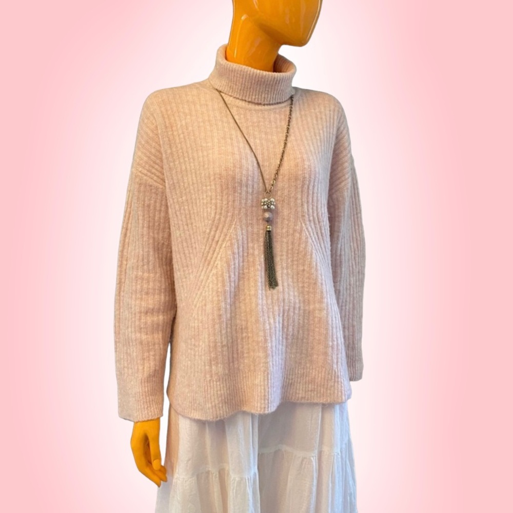 JOAN VASS Ribbed Turtleneck